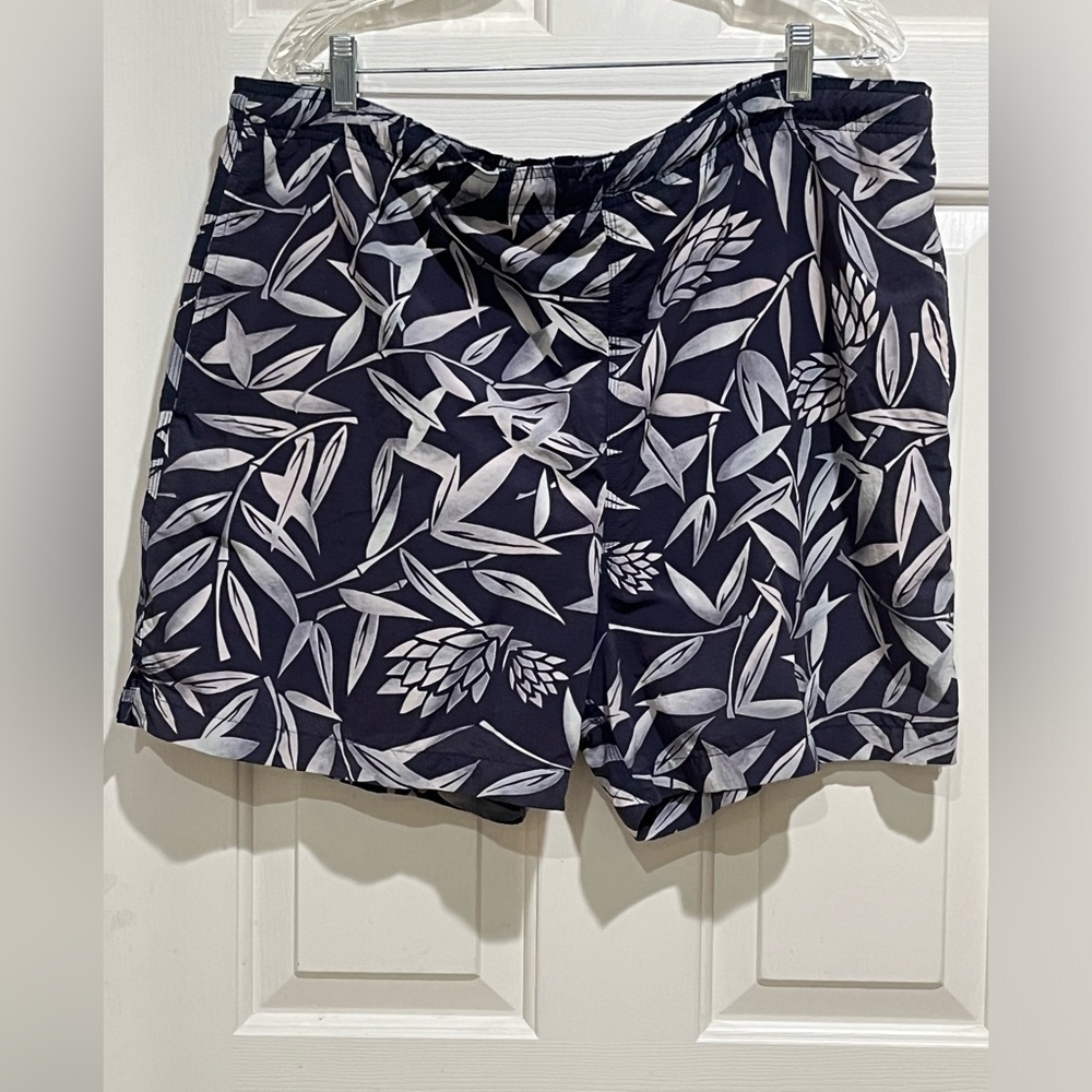 TOMMY BAHAMA Navy Blue Floral Leaf Print MENS SWIM TRUNKS SIZE L